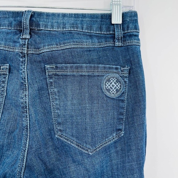 Laurie Felt Classic Stilletto with Floral Emroidery Step Hem - Picture 7 of 15